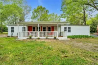 Secluded Home "Behind The Vines SLEEPS 22 on over an acre!