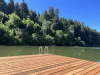 ~Riverfront 3 Bed 2 Bath w/Gas Fireplace Hot Tub Dock & Boats. 3/4 Mile to Town~ Hotels in Sonoma County