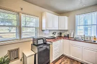 Charming Cottage with easy access to local attractions-pet and kid friendly Hotels in Dillon County