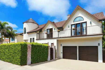 La Jolla Beach House. 2 Minute Walk to the Beach!