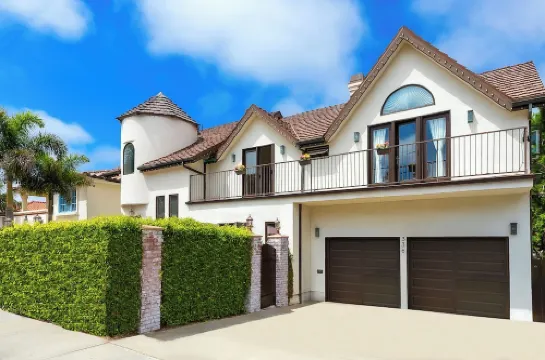 La Jolla Beach House. 2 Minute Walk to the Beach!