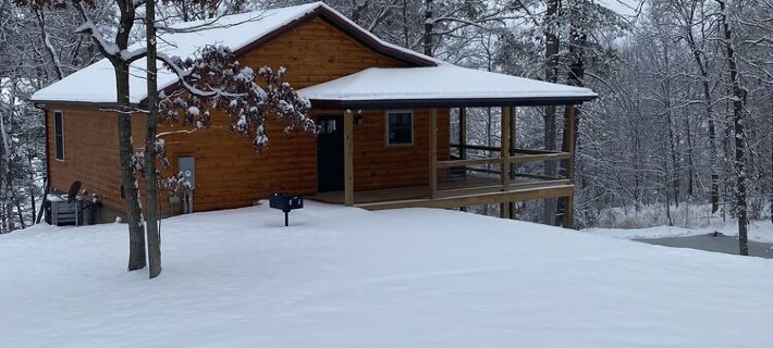 Relax in Our Secluded Hot Tub Overlooking the Pond with a Glass of Wine in Luray Ξενοδοχεία στην πόλη Page County