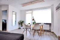 Beautiful, modern apartment by the lake, relax, let go & unwind