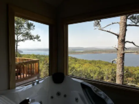 Crockett's Escape Treehouse on Greers Ferry Lake