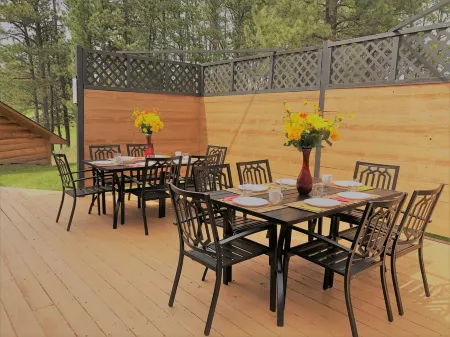 Evergreen Lodge - Genuine Black Hills Log Cabin Отели рядом с достопримечательностью «Stockade Lake»