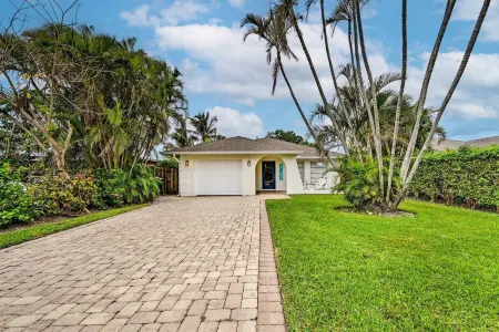 Reyo de Sol, a Remodeled Tropical Home with Private Heated Pool, Near Beach!