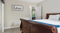 2 Bedroom Townhome- Fire 🔥 Pit - New Renovation
