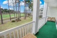 Golf Course View Condo with Pool - Wifi