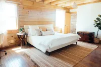 Hilltop Cabin on Center Hill Lake