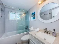 Serene Lakefront home in Tampa Bay, close to beaches and downtown Tarpon Springs Hotels in Holiday