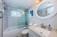 Serene Lakefront home in Tampa Bay, close to beaches and downtown Tarpon Springs