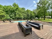 Guest House w/ Pool and Hot Tub! 10min away from Lake Norfork!
