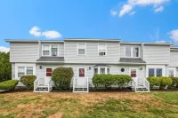 Coastal Condo | 2 Bedroom Townhouse | Close to Everything Hotel a 