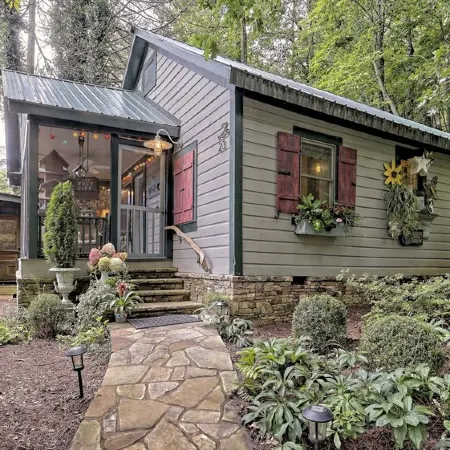 The Garden Cottage – A Storybook Retreat in the North Georgia Mountains