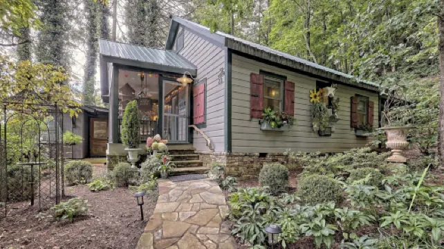 The Garden Cottage – A Storybook Retreat in the North Georgia Mountains