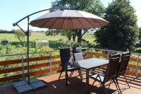 Moderne Ferienwohnung mit Großem Außenbereich, Familien- und Haustierfreundlich Hotels in Struppen