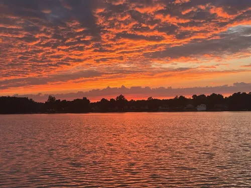 Live & Love Life on the Lake at Sunset Cottage!