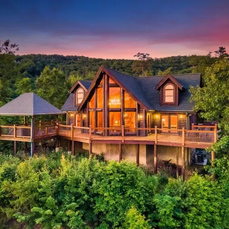 🍁SPECIAL⛄️: LUX Log Mansion w/180° VIEWS, SAUNA, & HOT TUB! 30min to Dollywood,