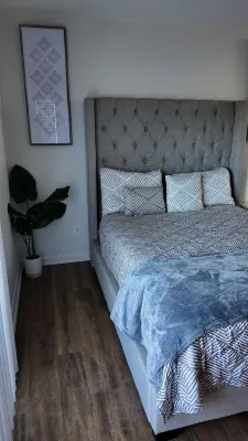 Gorgeous studio located in the heart of Huntsville, close to all amenities. 오크우드 빌리지 쇼핑센터 주변 호텔
