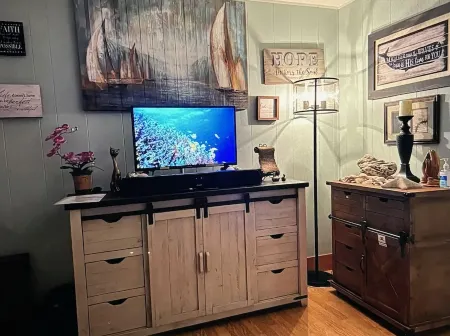 Sandy Point Shalom Cabin- Ocean view and access - 20 mins from Bellingham Отели рядом с достопримечательностью «Silver Reef Casino»