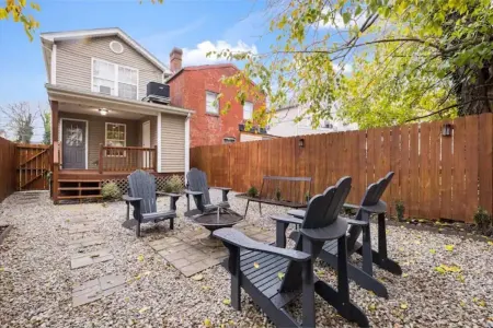 High Rye Home! Nulu | Bourbon District | King Beds Отели рядом с достопримечательностью «Мост «Большой четвёрки»»