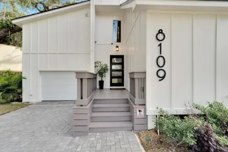 The Hideaway - 3 Bed / 3.5 Bath on water in Tampa Bay