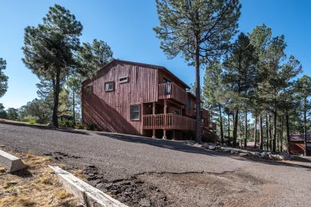 Gertie’s Getaway 3BD 2.5 Bath  Family Friendly  Couples Weekend