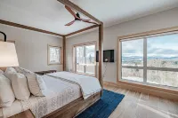 Mtn View, Sleeps 20, Hot Tub, Firepit, Wood Stove, Theater, Workspace, Bar, Gym