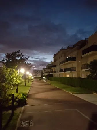 Sweet apartment in the front of Disneyland's castel Отели в г. Монтеврен