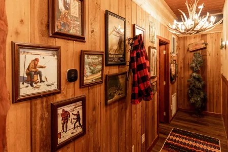 Northwoods Rustic Lodge steps away from Round Lake in Richardson Bay & Pontoon