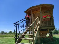 Roulotte et Spa, vue sur les Pyrénées à Puymaurin