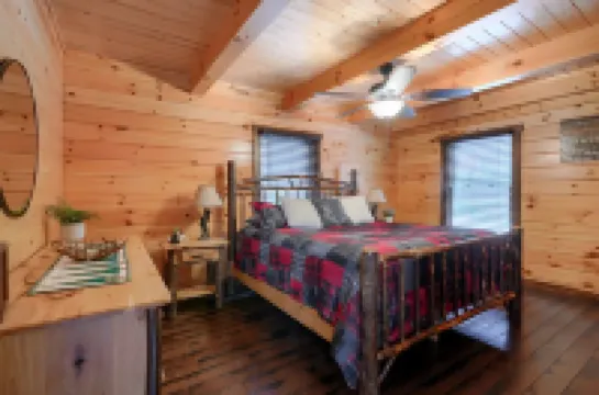 Rose's Retreat at Trickle Creek Log Cabins