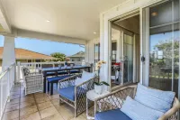 Beautiful! Light & Airy Top Floor Condo! 3 Bed, 3 Bath + Lanai. Pool and Jacuzzi