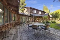 Parkside Place - Bidwell Park Location - Spacious - One of a kind! Hotels near Crazy Horse Saloon