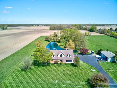 AMAZING FARM RENTAL! CLOSE TO GRAND PARK!