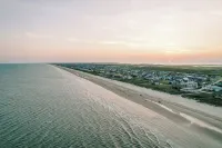 Private Beach Access, Hot Tub, Great Location, Golf Cart Onsite!