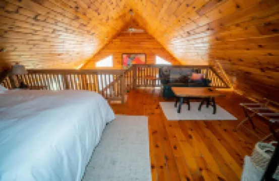 The Flying Squirrel Lodge--Luxury Lodge Near Raystown Lake and Penn State - 4-Star