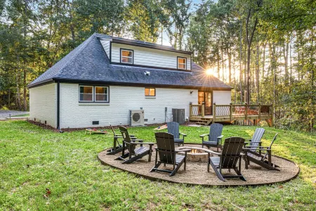 Secluded Chic Design: 15Min Avl-GameRm-Sauna-HotTub