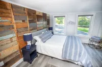 Waterfront Coastal Cottage in Kennebunk, Maine