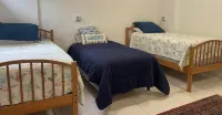 New to VRBO! 2/1 Mid Island Apartment, Sleeps 5