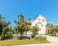 Renovated - Seaside 5BR Caribbean Escape near the Rodanthe Pier