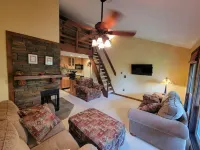 Cozy Loft nestled atop of Snowshoe