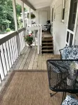 ROMANTIC TOP FLOOR, DOWNTOWN NESTING w KING BED & WATER VIEW OF MT. BALDHEAD