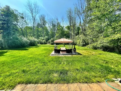 Hidden High Falls 4BR Oasis on 3 acres by trail!