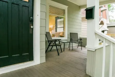 The Place To B -King Bed , Massage Chair Book Now! Отели рядом с достопримечательностью «Университет Су-Фолс»