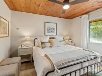 Comfy, Cozy Cabin in the Mountains with a large front porch. Pet-Friendly! Hotéis em Heber