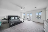 New Waterfront House with Golf Cart!