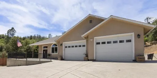 Spacious-Gourmet Kitchen-Luxe King Bed-Ping Pong-Arcade