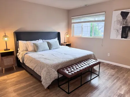 Charming 3-bedroom house in wonderful Beaverton with WiFi, AC