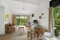 Top floor 1BR with AC, beach gear, lanai, and mountain views. Walk to the beach! - Mountain view